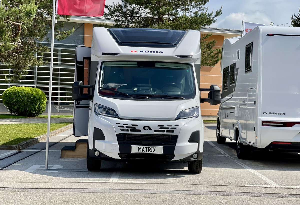 ADRIA Matrix Axess 650 SL - Xe cắm trại bán tích hợp: hình 3 ADRIA Matrix Axess 650 SL - Xe cắm trại bán tích hợp: hình 3