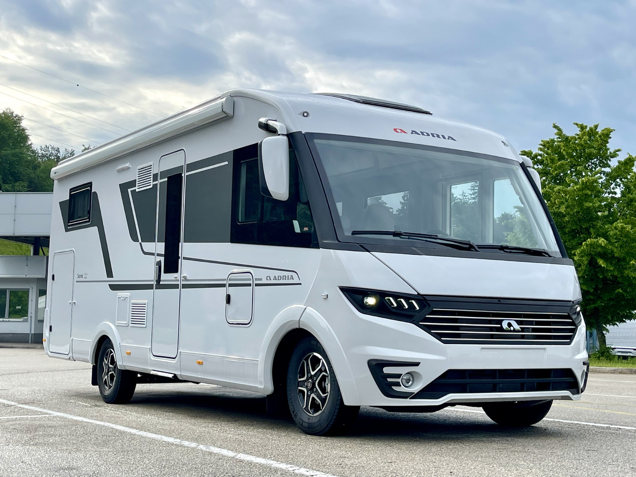 ADRIA Sonic 700DC - Xe cắm trại tích hợp: hình 1 ADRIA Sonic 700DC - Xe cắm trại tích hợp: hình 1