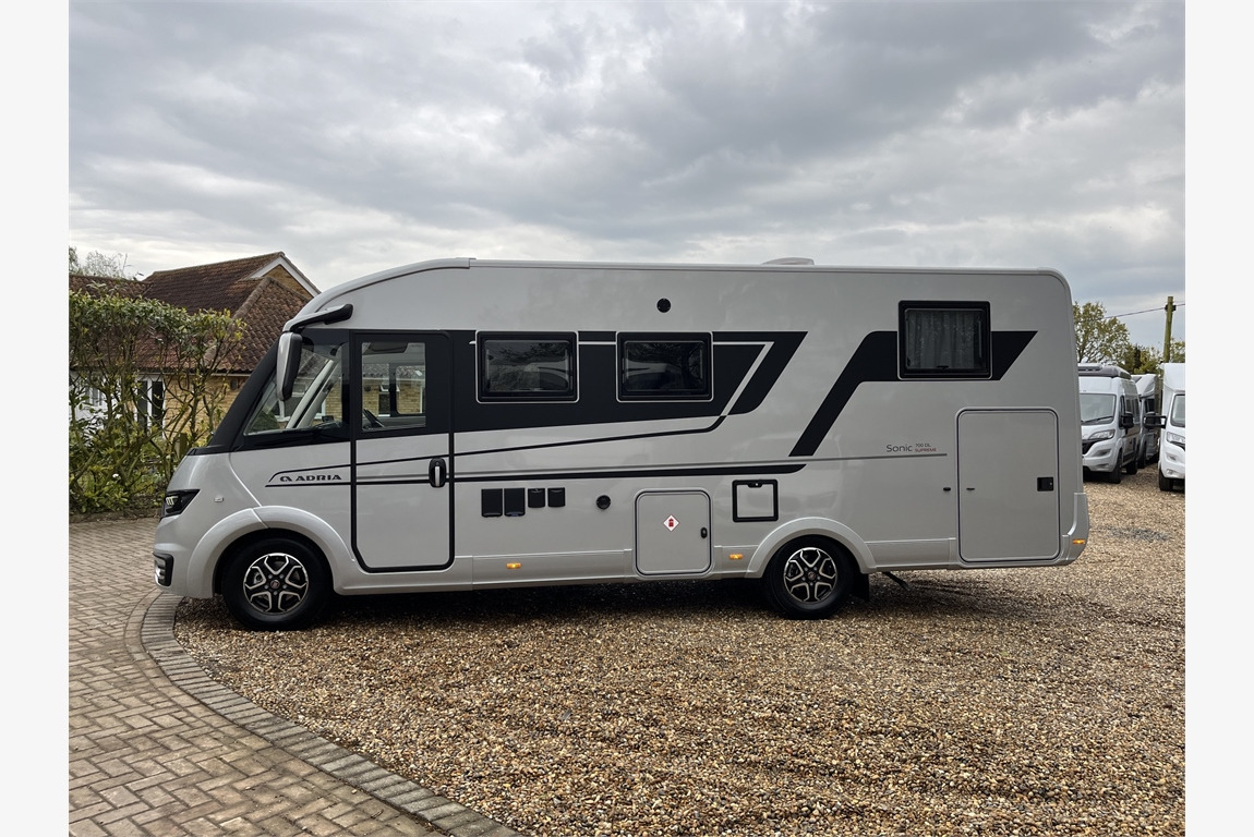 ADRIA Sonis Supreme - Xe cắm trại tích hợp: hình 1 ADRIA Sonis Supreme - Xe cắm trại tích hợp: hình 1