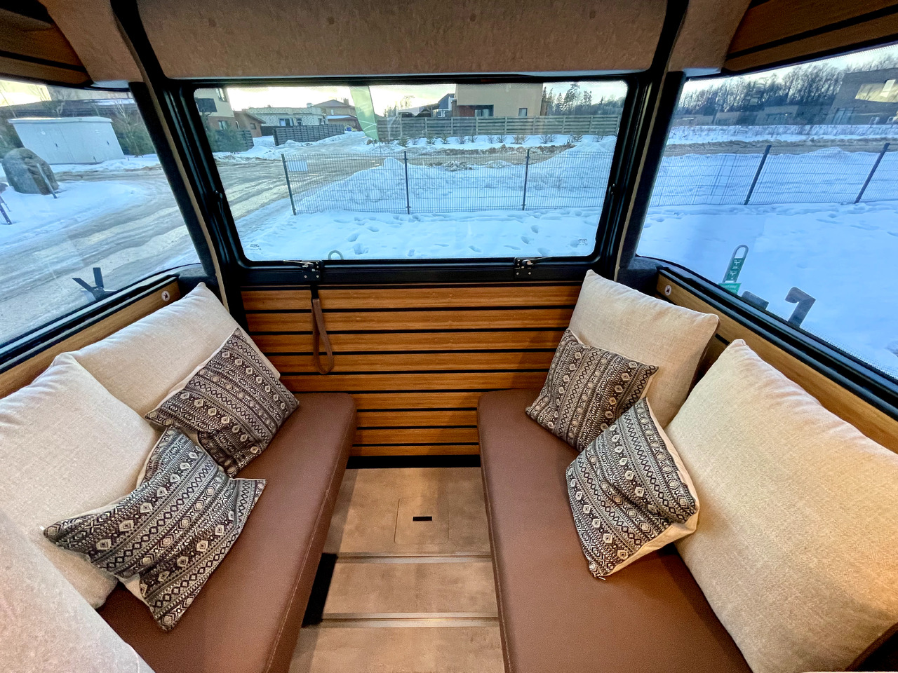 Xe cắm trại bán tích hợp mới Hymer Venture S: hình 6