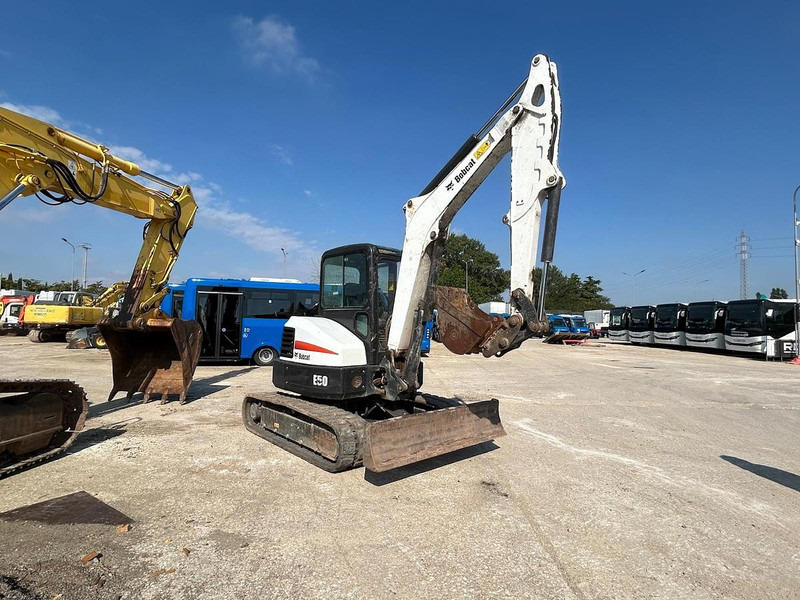 Bobcat E50 - Máy xúc mini: hình 1 Bobcat E50 - Máy xúc mini: hình 1