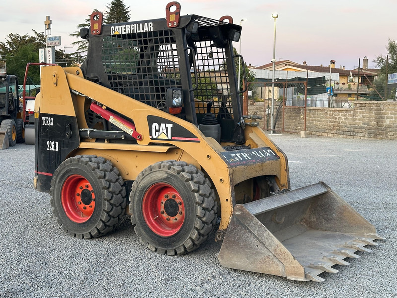 Caterpillar 226BHF - Máy xúc lật mini bánh xích: hình 1 Caterpillar 226BHF - Máy xúc lật mini bánh xích: hình 1