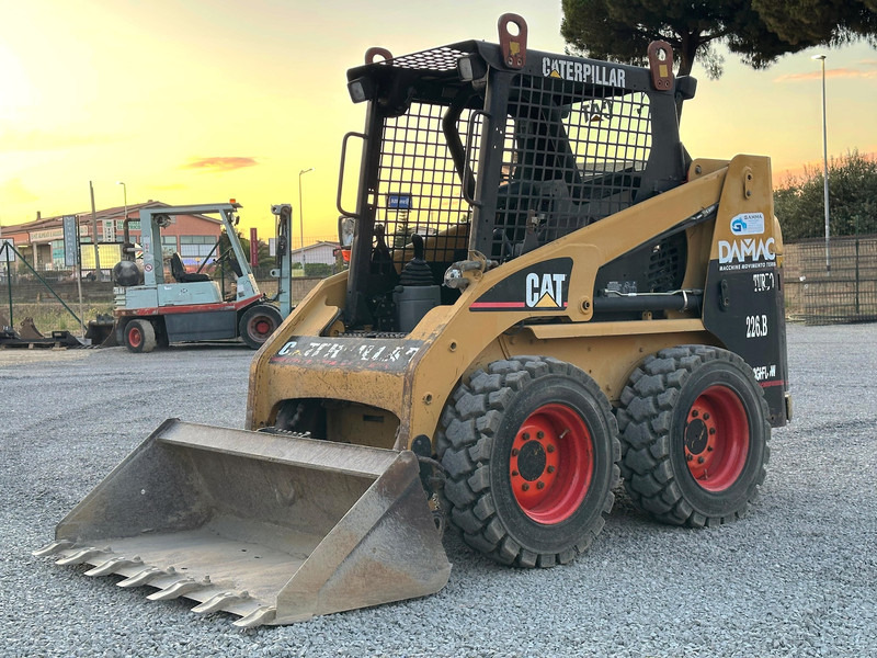 Caterpillar 226BHF - Máy xúc lật mini bánh xích: hình 2 Caterpillar 226BHF - Máy xúc lật mini bánh xích: hình 2