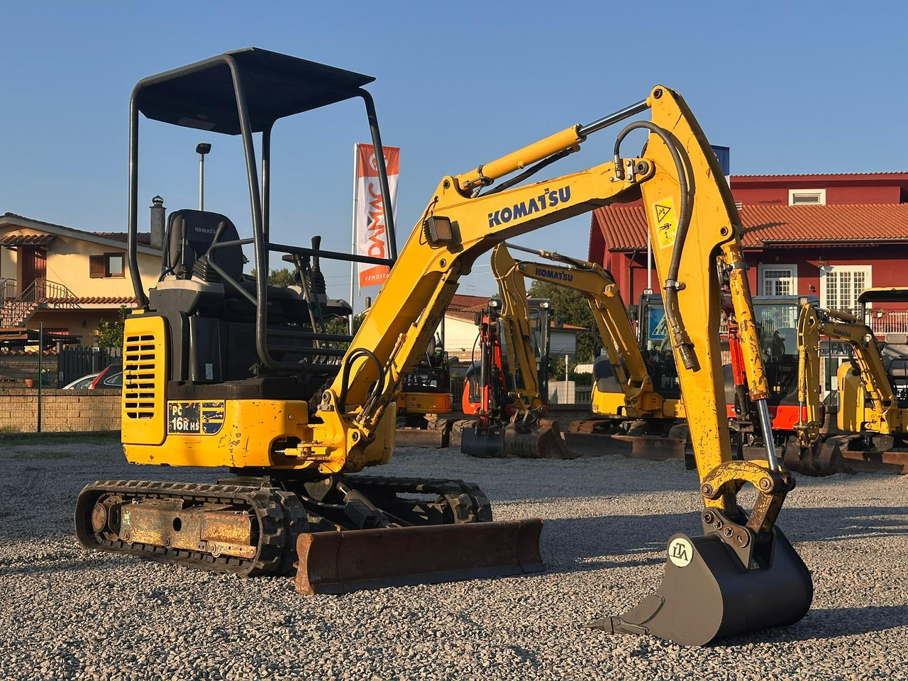 KOMATSU PC16R-3HS - Máy xúc mini: hình 1 KOMATSU PC16R-3HS - Máy xúc mini: hình 1