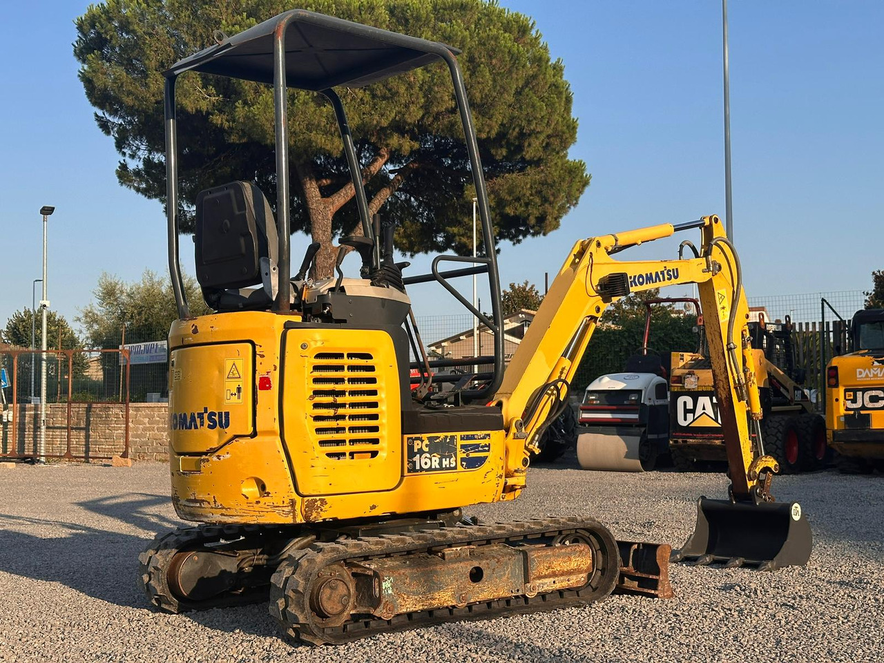 KOMATSU PC16R-3HS - Máy xúc mini: hình 3 KOMATSU PC16R-3HS - Máy xúc mini: hình 3