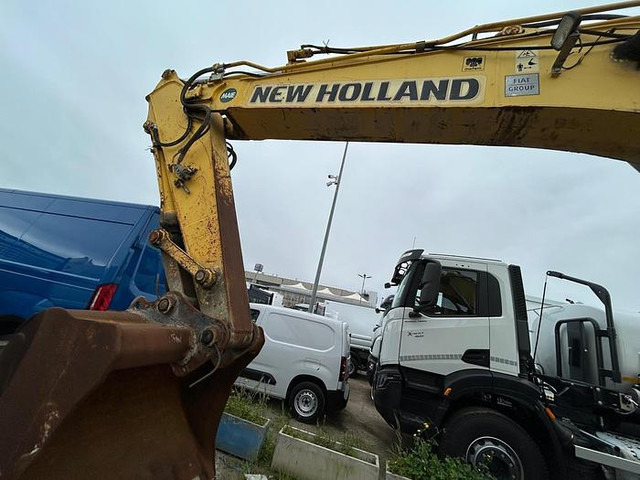 New Holland E215B - Máy xúc: hình 5 New Holland E215B - Máy xúc: hình 5