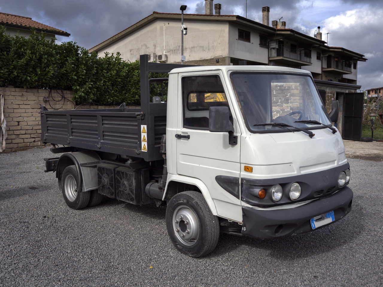 PIAGGIO THREE-SIDE TIPPER - Xe ben: hình 1 PIAGGIO THREE-SIDE TIPPER - Xe ben: hình 1