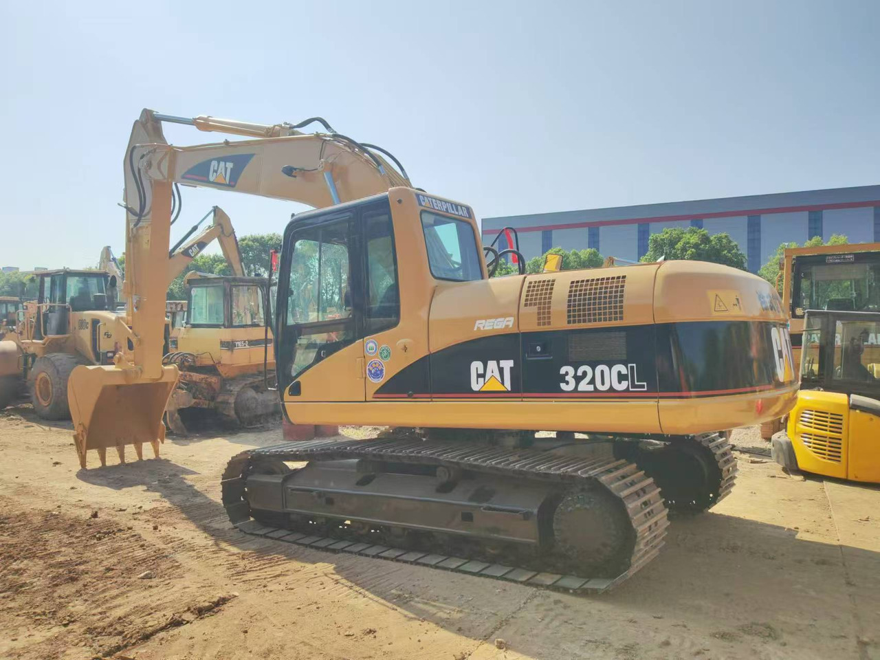CATERPILLAR 320CL - Máy xúc bánh xích: hình 2 CATERPILLAR 320CL - Máy xúc bánh xích: hình 2