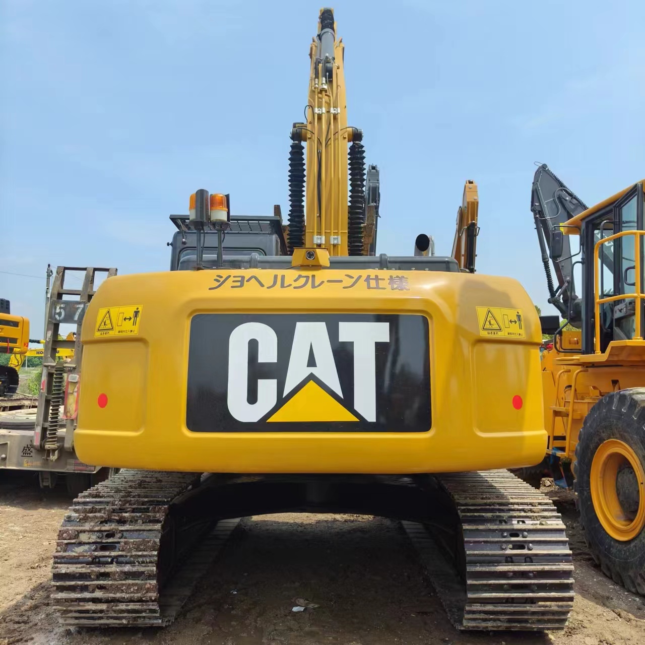 CATERPILLAR 323 - Máy xúc bánh xích: hình 2 CATERPILLAR 323 - Máy xúc bánh xích: hình 2