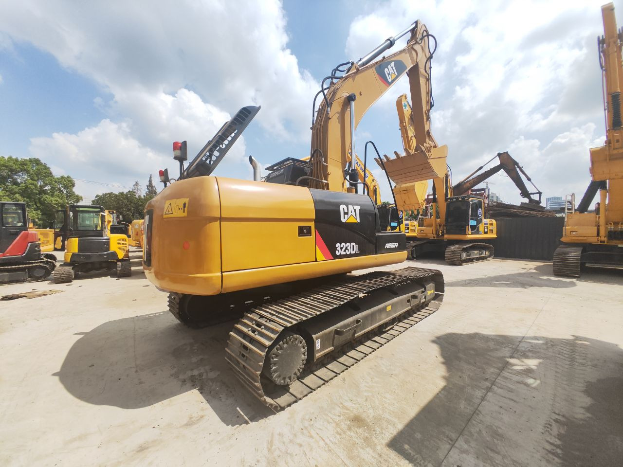CATERPILLAR 323D - Máy xúc bánh xích: hình 2 CATERPILLAR 323D - Máy xúc bánh xích: hình 2