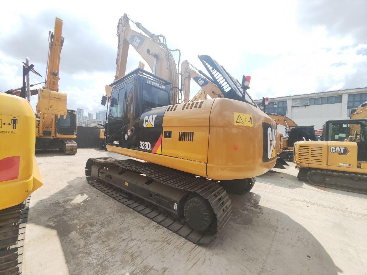 CATERPILLAR 323D - Máy xúc bánh xích: hình 5 CATERPILLAR 323D - Máy xúc bánh xích: hình 5