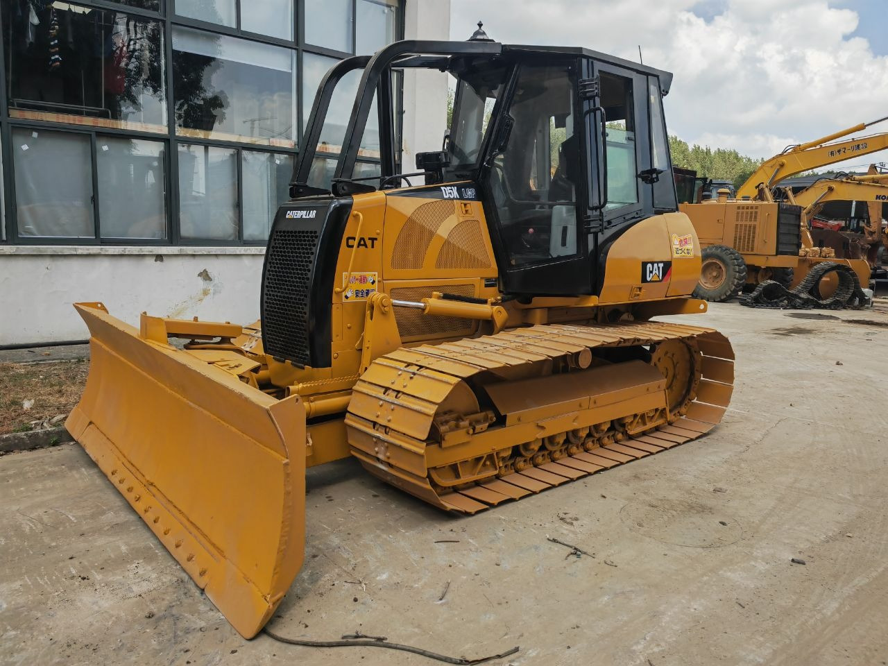 CATERPILLAR D5K - Máy ủi: hình 2 CATERPILLAR D5K - Máy ủi: hình 2