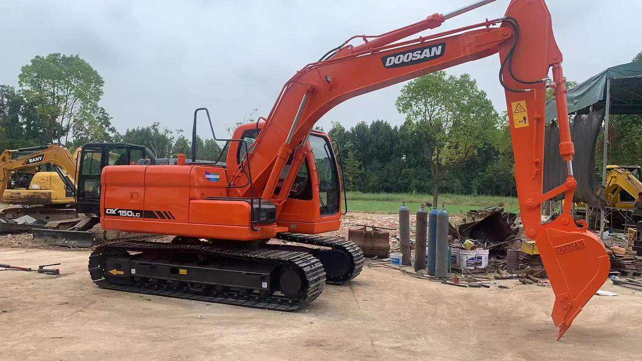 DOOSAN DX150 - Máy xúc bánh xích: hình 1 DOOSAN DX150 - Máy xúc bánh xích: hình 1