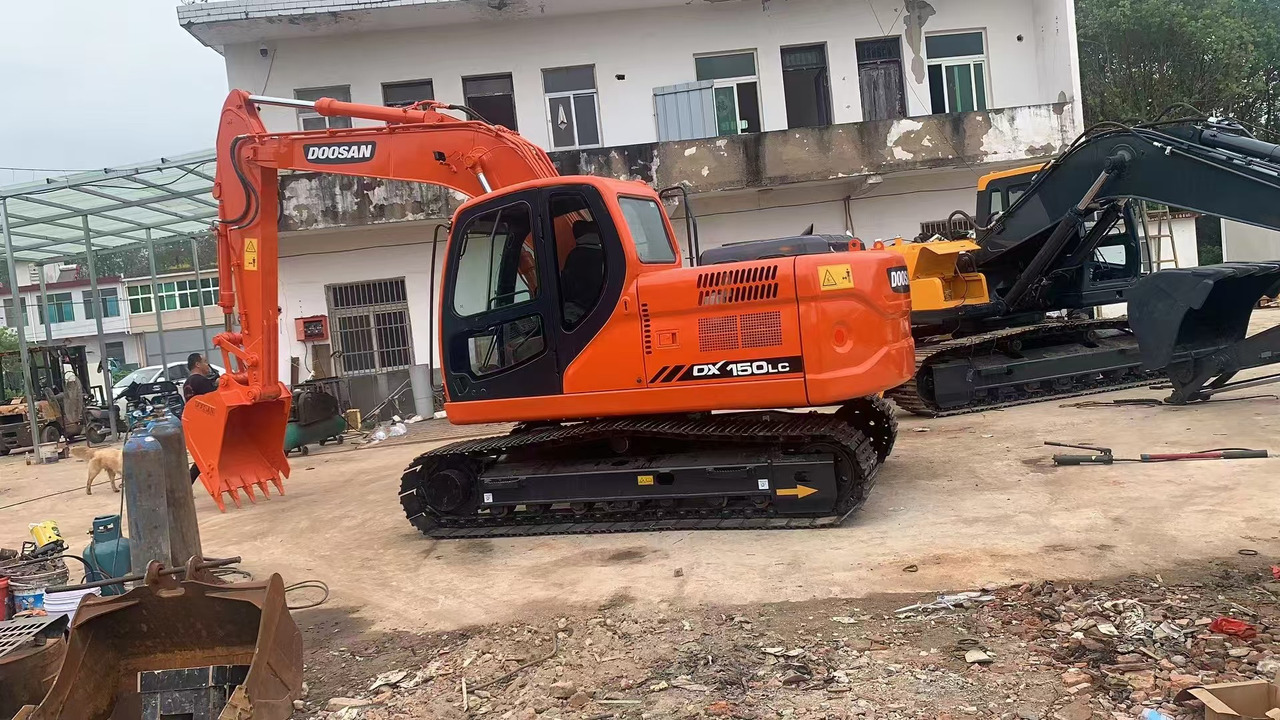 DOOSAN DX150 - Máy xúc bánh xích: hình 3 DOOSAN DX150 - Máy xúc bánh xích: hình 3