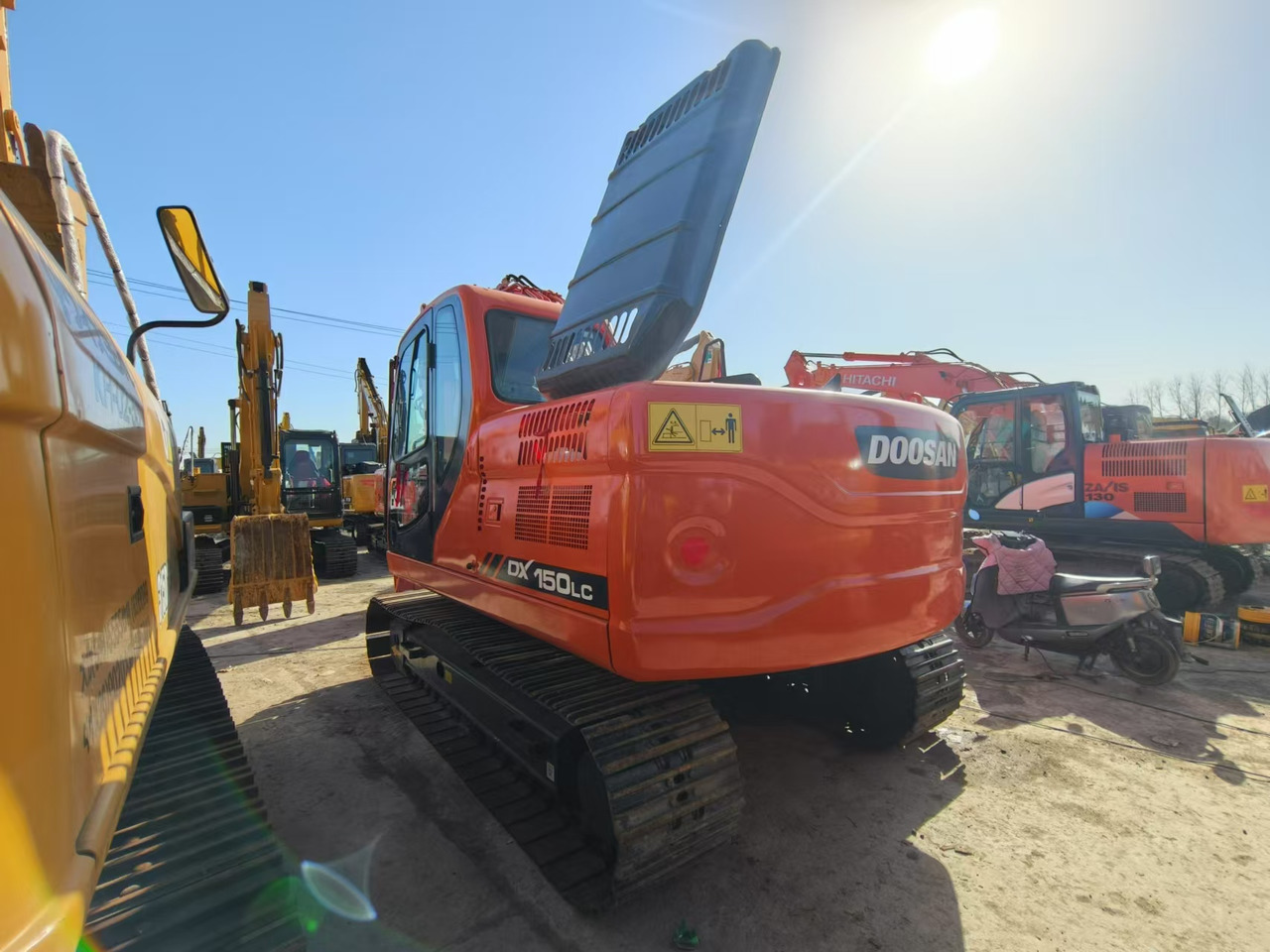 DOOSAN DX150 - Máy xúc: hình 5 DOOSAN DX150 - Máy xúc: hình 5
