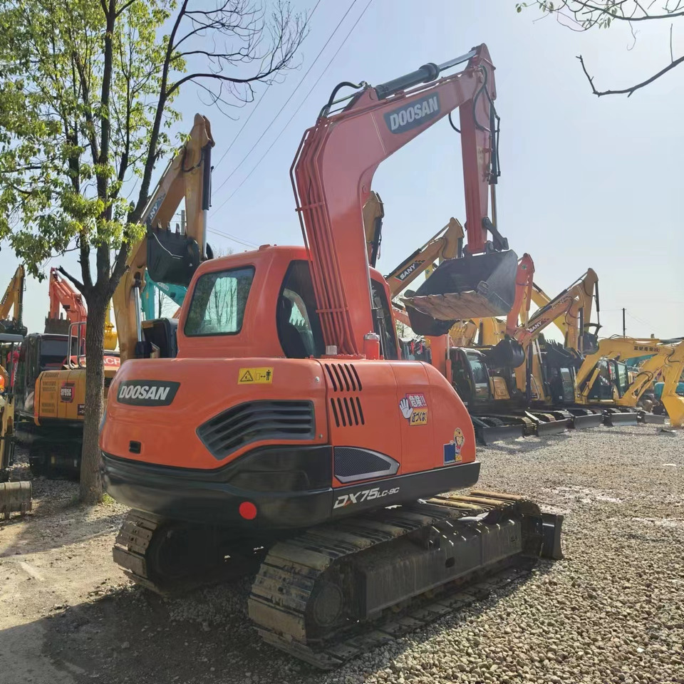 DOOSAN DX75 - Máy xúc mini: hình 2 DOOSAN DX75 - Máy xúc mini: hình 2