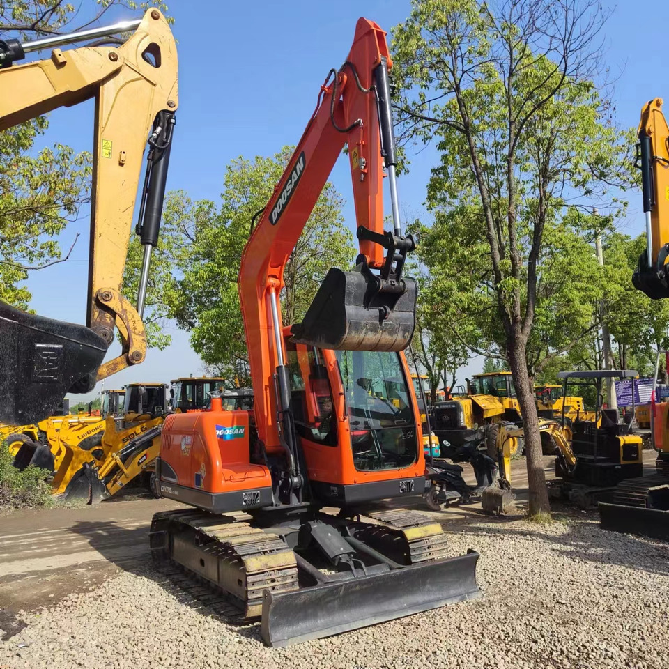 DOOSAN DX75 - Máy xúc mini: hình 5 DOOSAN DX75 - Máy xúc mini: hình 5