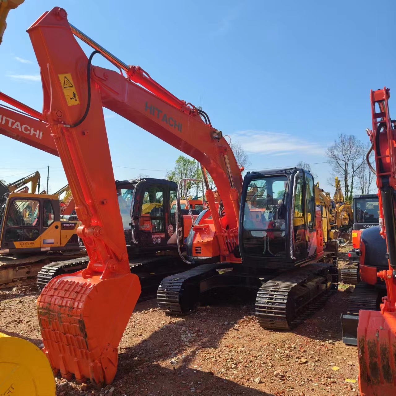HITACHI ZX135 - Máy xúc bánh xích: hình 1 HITACHI ZX135 - Máy xúc bánh xích: hình 1