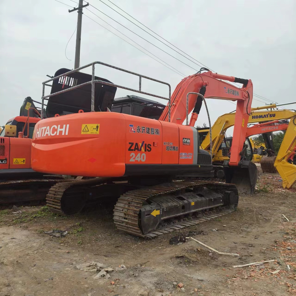 HITACHI ZX240 - Máy xúc bánh xích: hình 3 HITACHI ZX240 - Máy xúc bánh xích: hình 3
