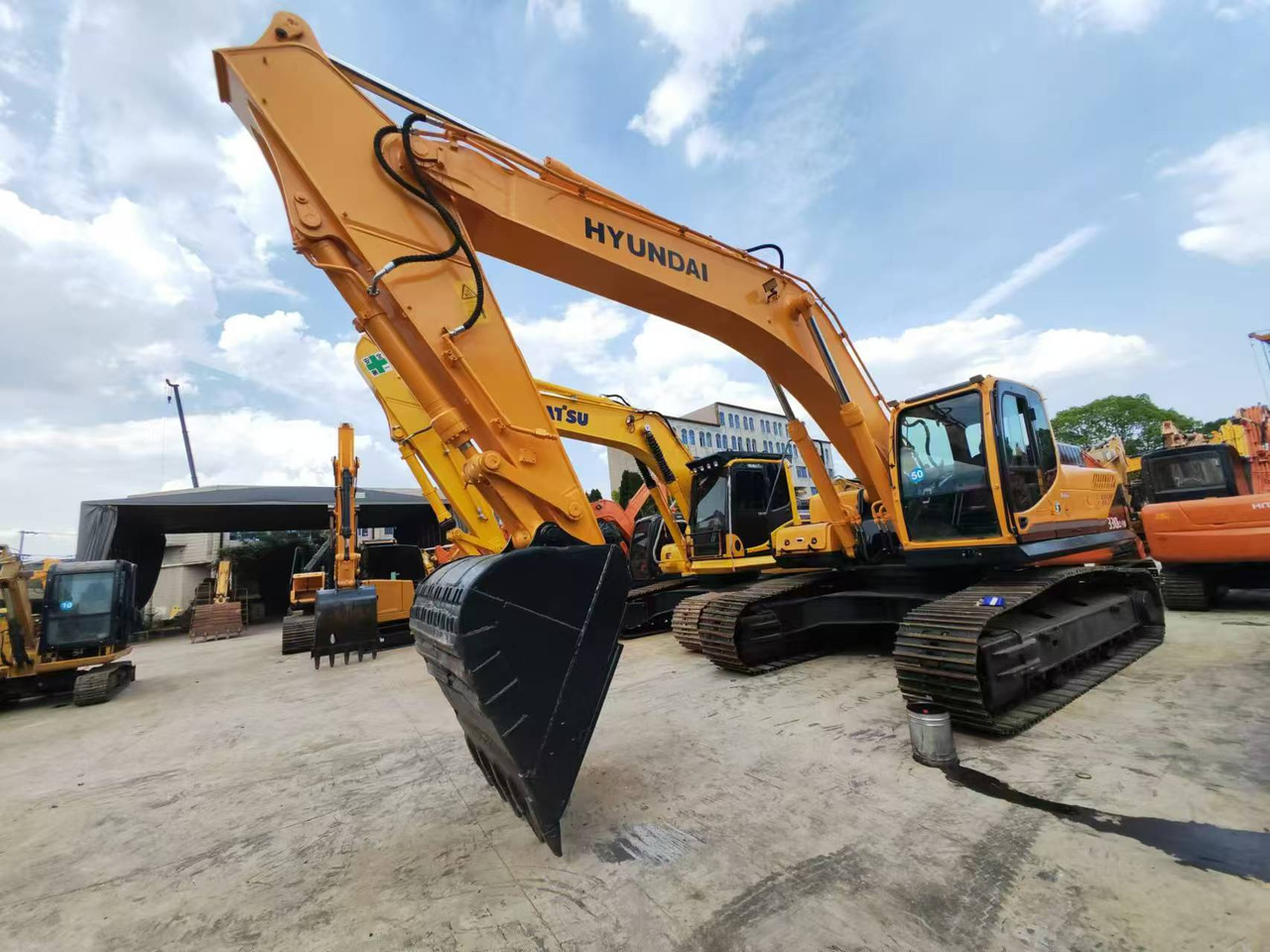 Hyundai HX330 - Máy xúc bánh xích: hình 2 Hyundai HX330 - Máy xúc bánh xích: hình 2