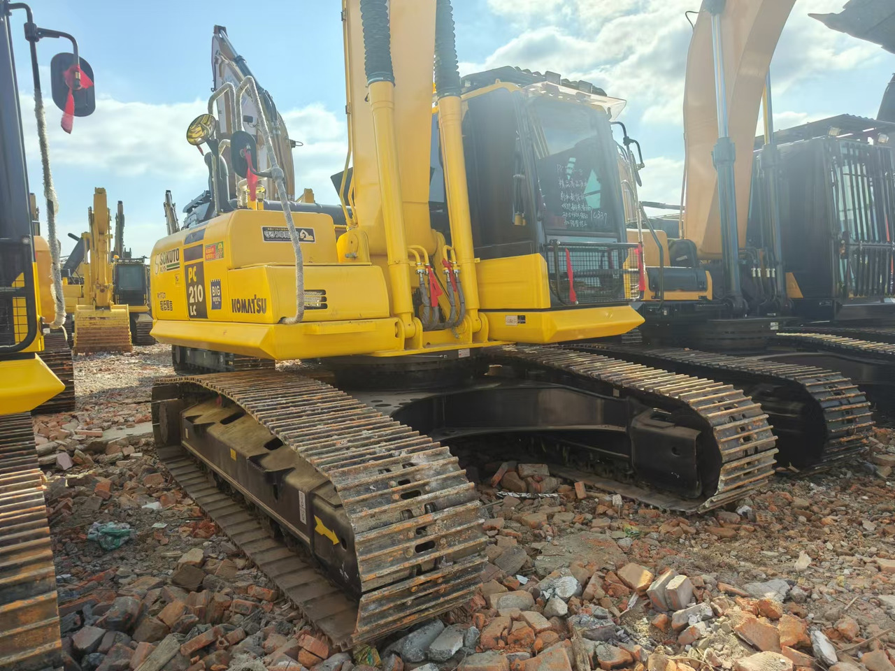 KOMATSU PC210LC-8 - Máy xúc bánh xích: hình 5 KOMATSU PC210LC-8 - Máy xúc bánh xích: hình 5