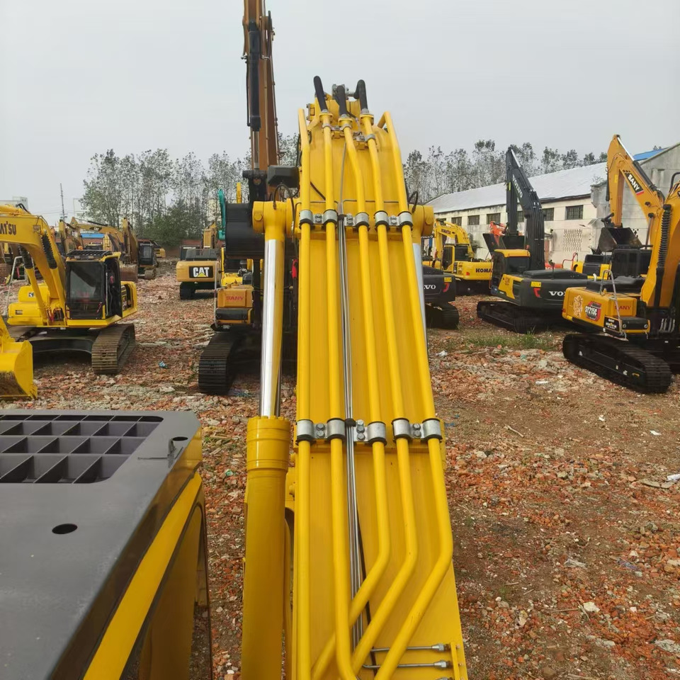KOMATSU PC350 - Máy xúc bánh xích: hình 3 KOMATSU PC350 - Máy xúc bánh xích: hình 3