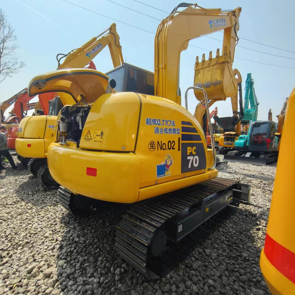 KOMATSU PC70 - Máy xúc bánh xích: hình 5 KOMATSU PC70 - Máy xúc bánh xích: hình 5