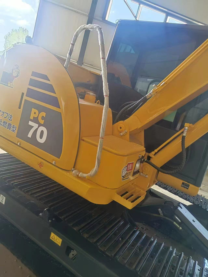 KOMATSU PC70 - Máy xúc bánh xích: hình 5 KOMATSU PC70 - Máy xúc bánh xích: hình 5