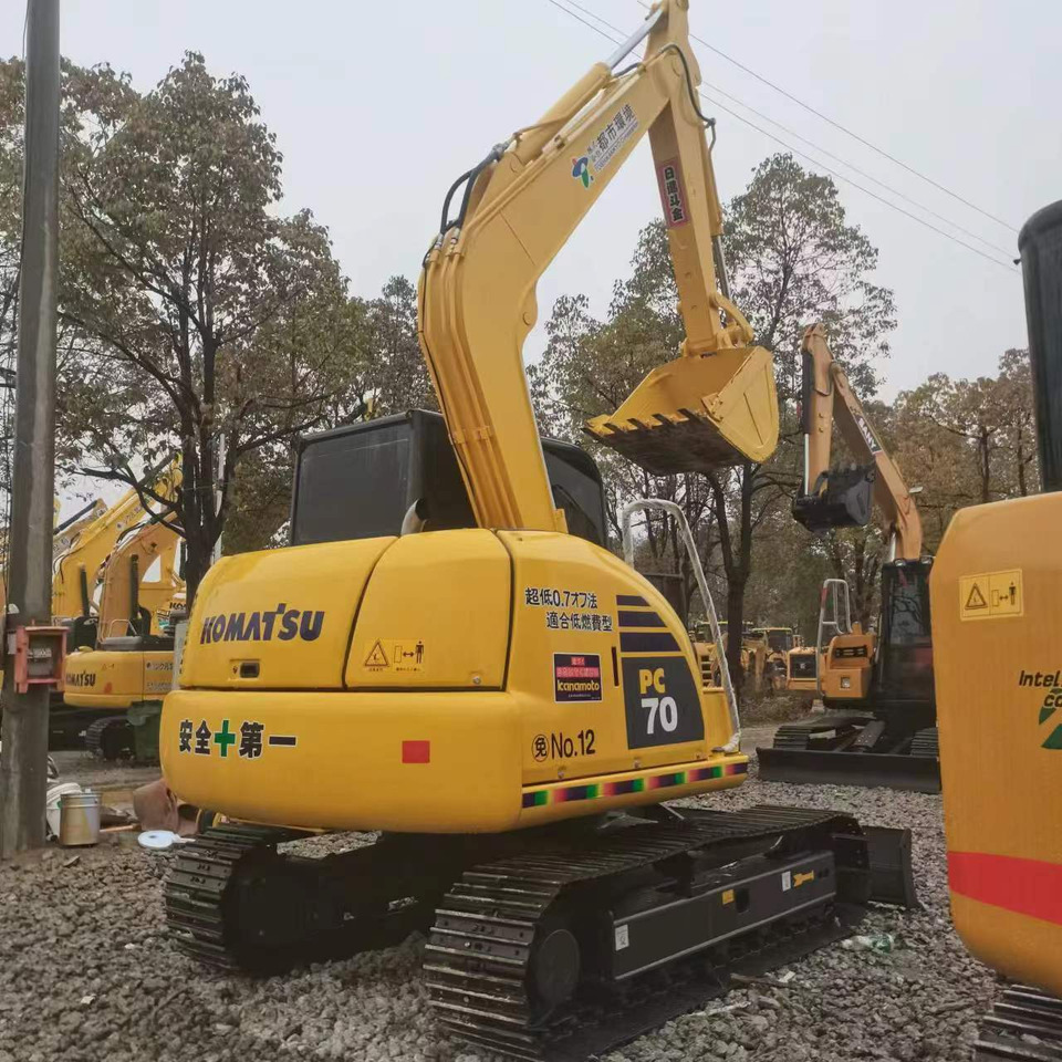 KOMATSU PC70 - Máy xúc mini: hình 2 KOMATSU PC70 - Máy xúc mini: hình 2