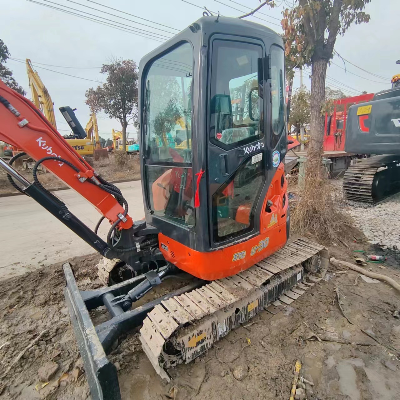 KUBOTA 30 - Máy xúc mini: hình 2 KUBOTA 30 - Máy xúc mini: hình 2
