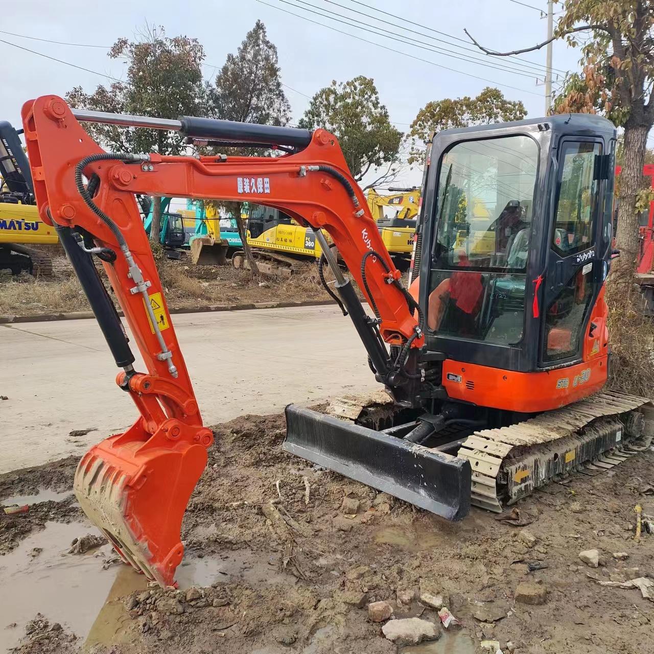 KUBOTA 30 - Máy xúc mini: hình 3 KUBOTA 30 - Máy xúc mini: hình 3