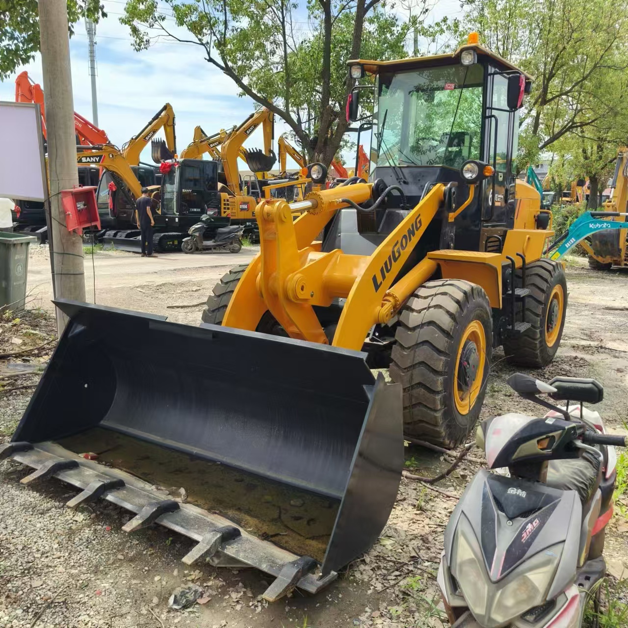 LIUGONG 836 - Máy xúc lật bánh lốp: hình 1 LIUGONG 836 - Máy xúc lật bánh lốp: hình 1