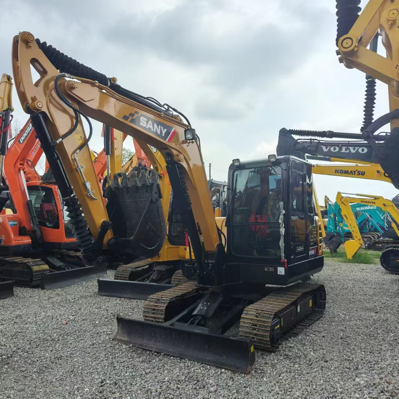 Máy xúc mini SANY SY55C: hình 6