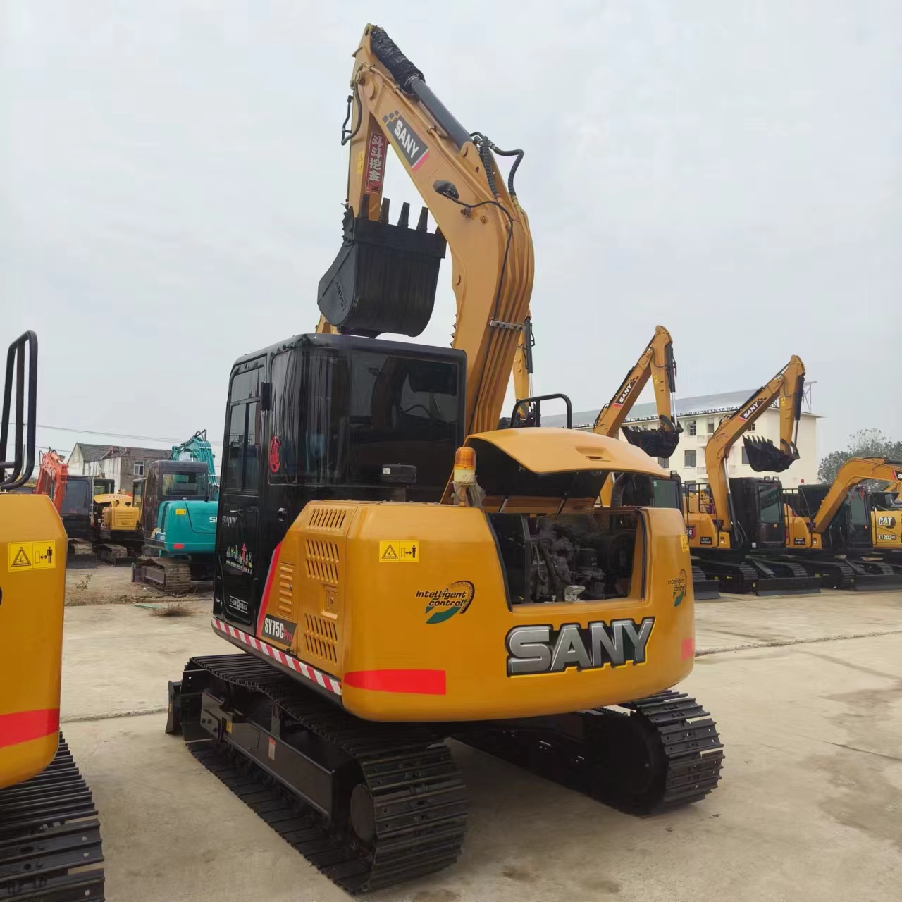 SANY SY75C - Máy xúc bánh xích: hình 2 SANY SY75C - Máy xúc bánh xích: hình 2