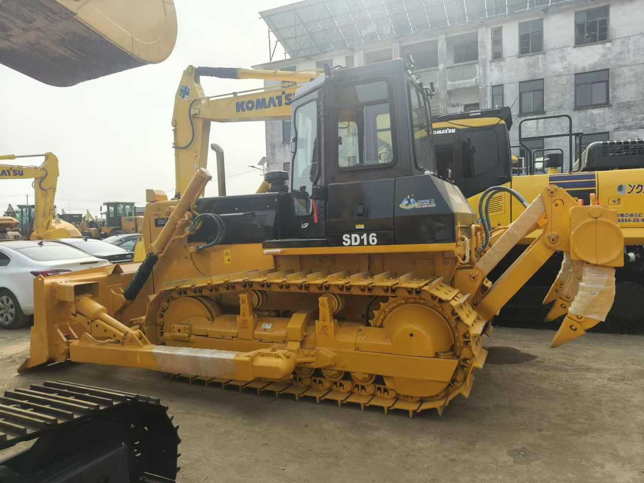 SHANTUI SD16 - Máy ủi: hình 1 SHANTUI SD16 - Máy ủi: hình 1