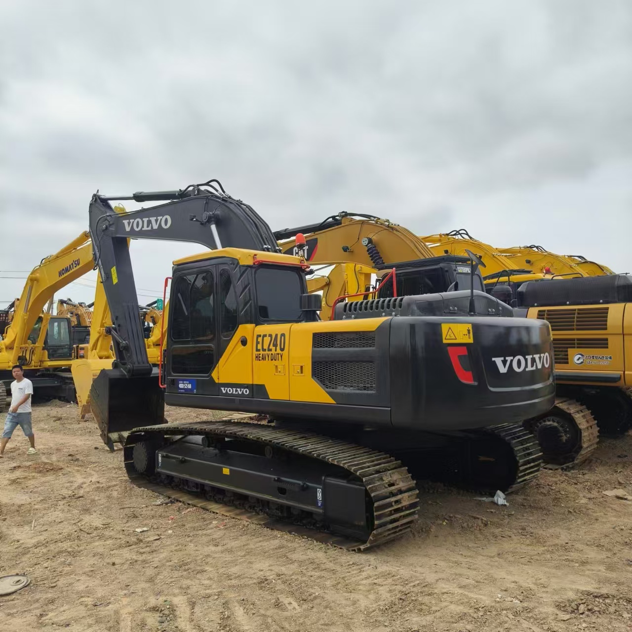 VOLVO EC240 - Máy xúc bánh xích: hình 2 VOLVO EC240 - Máy xúc bánh xích: hình 2