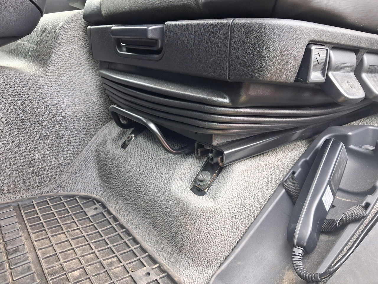 FOTEL KIEROWCY RENAULT GAMA D - Chỗ ngồi cho Xe tải: hình 3 FOTEL KIEROWCY RENAULT GAMA D - Chỗ ngồi cho Xe tải: hình 3