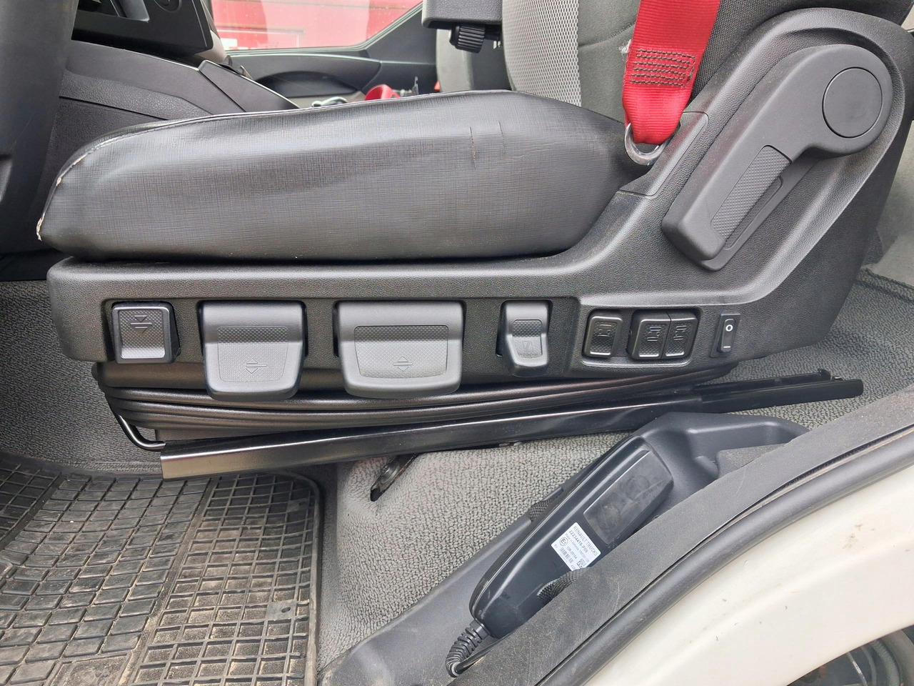 FOTEL KIEROWCY RENAULT GAMA D - Chỗ ngồi cho Xe tải: hình 2 FOTEL KIEROWCY RENAULT GAMA D - Chỗ ngồi cho Xe tải: hình 2