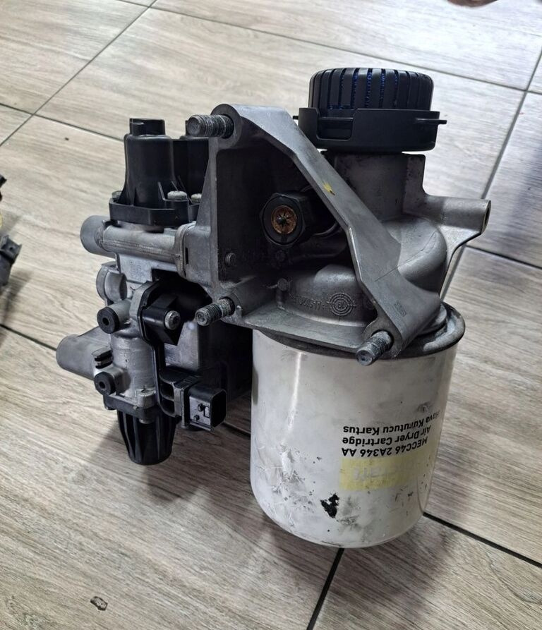 Ford OSUSZACZA ZAWÓR POWIETRZA WIELOZAWÓR F-MAX 500 CARGO EURO 6. JC46 Wabco - Phụ tùng phanh cho Xe tải: hình 2 Ford OSUSZACZA ZAWÓR POWIETRZA WIELOZAWÓR F-MAX 500 CARGO EURO 6. JC46 Wabco - Phụ tùng phanh cho Xe tải: hình 2