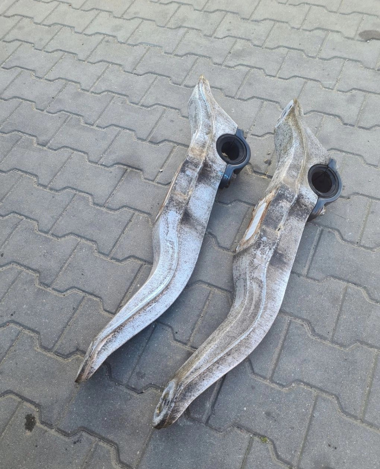 MOCOWANIE PRAWE LUB LEWE PODUSZEK ŁAPA KOŁYSKA DELFIN VOLVO FH 4 FH 5 22327290 - Hệ thống treo: hình 3 MOCOWANIE PRAWE LUB LEWE PODUSZEK ŁAPA KOŁYSKA DELFIN VOLVO FH 4 FH 5 22327290 - Hệ thống treo: hình 3