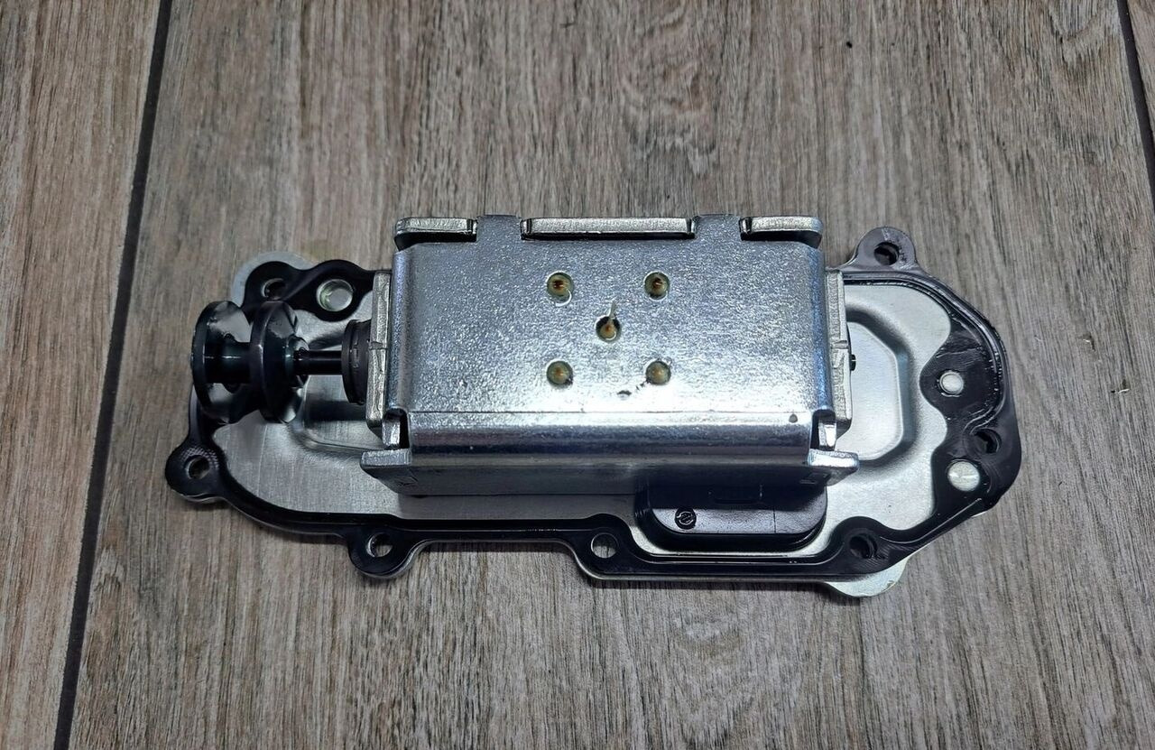 MODUŁ CEWKA BLOK ELEKTRONIKA WYBIERAKA SKRZYNI BIEGÓW ZF TRAXON 0501328597 ZF TRAXON - Truyền động cho Xe tải: hình 1 MODUŁ CEWKA BLOK ELEKTRONIKA WYBIERAKA SKRZYNI BIEGÓW ZF TRAXON 0501328597 ZF TRAXON - Truyền động cho Xe tải: hình 1