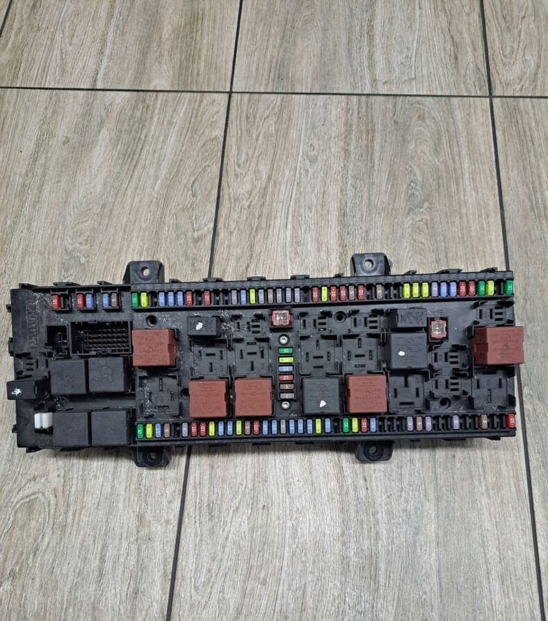 PŁYTA BEZPIECZNIKÓW SKRZYNKA RENAULT GAMA T RANGE - Cầu chì cho Xe tải: hình 2 PŁYTA BEZPIECZNIKÓW SKRZYNKA RENAULT GAMA T RANGE - Cầu chì cho Xe tải: hình 2