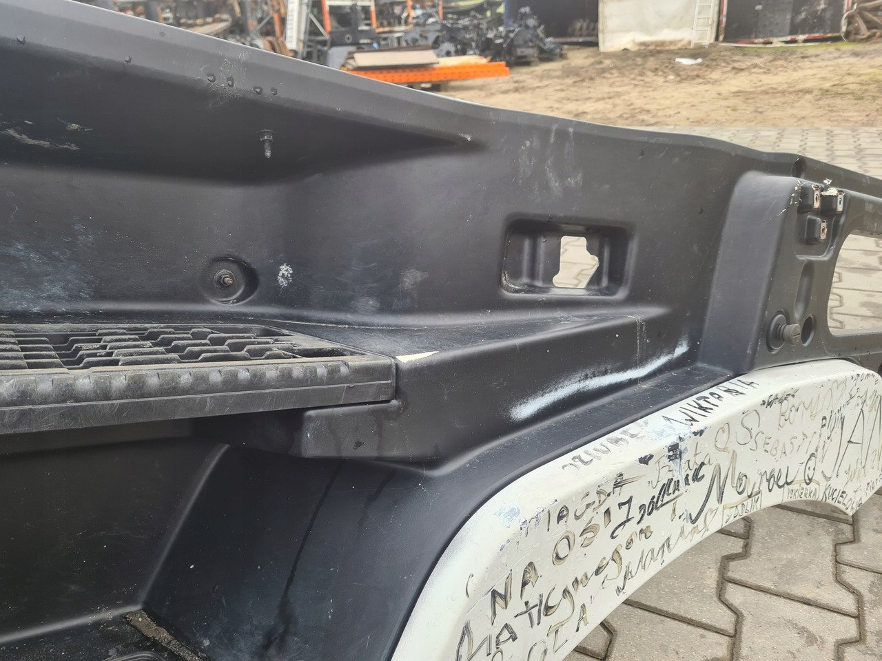 RENAULT STOPNICA GÓRNA STOPIEŃ LEWY RENAULT GAMA T RANGE HIGH - Bậc bước cho Xe tải: hình 4 RENAULT STOPNICA GÓRNA STOPIEŃ LEWY RENAULT GAMA T RANGE HIGH - Bậc bước cho Xe tải: hình 4