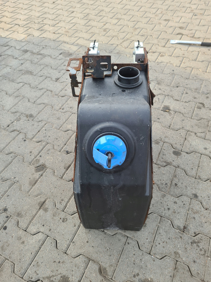 RENAULT ZBIORNIK ADBLUE Z MOCOWANIAMI RENAULT GAMA D VOLVO FL EURO 6 - Bình AdBlue cho Xe tải: hình 2 RENAULT ZBIORNIK ADBLUE Z MOCOWANIAMI RENAULT GAMA D VOLVO FL EURO 6 - Bình AdBlue cho Xe tải: hình 2