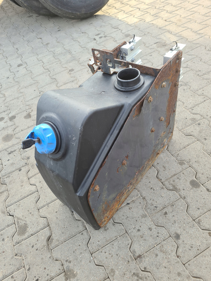 RENAULT ZBIORNIK ADBLUE Z MOCOWANIAMI RENAULT GAMA D VOLVO FL EURO 6 - Bình AdBlue cho Xe tải: hình 3 RENAULT ZBIORNIK ADBLUE Z MOCOWANIAMI RENAULT GAMA D VOLVO FL EURO 6 - Bình AdBlue cho Xe tải: hình 3
