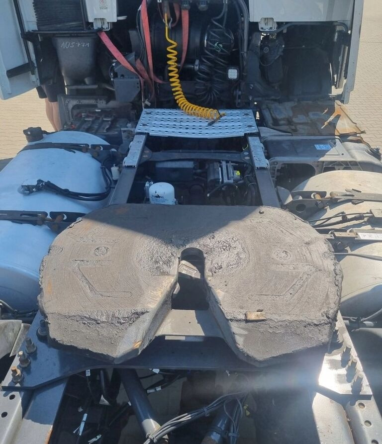 SAF FH FM 9 12 13 4 21587561 Volvo - Khớp nối bánh xe thứ năm cho Xe tải: hình 2 SAF FH FM 9 12 13 4 21587561 Volvo - Khớp nối bánh xe thứ năm cho Xe tải: hình 2