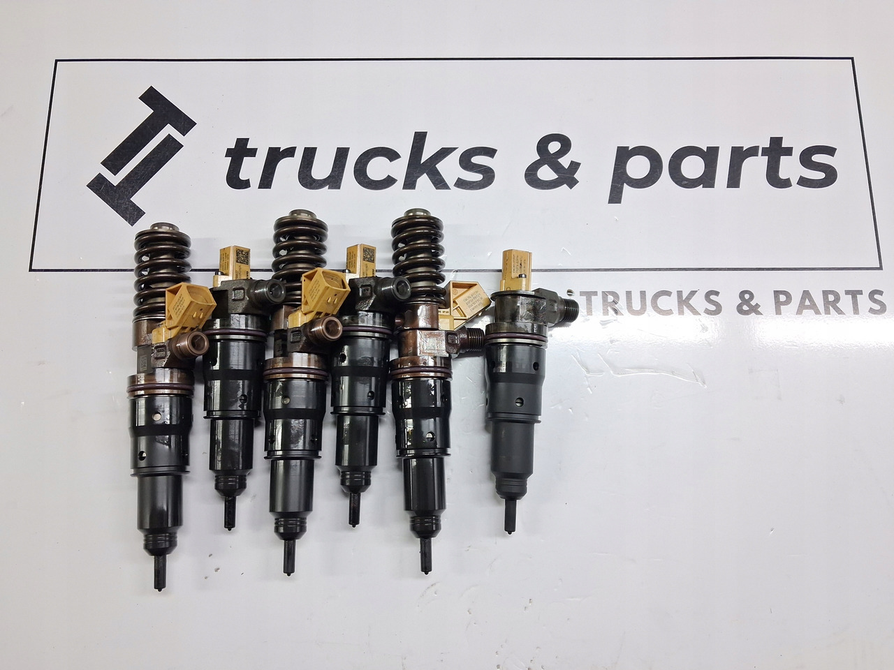 VOLVO CENA ZA KOMPLET 22758876 22758877 - Bộ phun: hình 2 VOLVO CENA ZA KOMPLET 22758876 22758877 - Bộ phun: hình 2