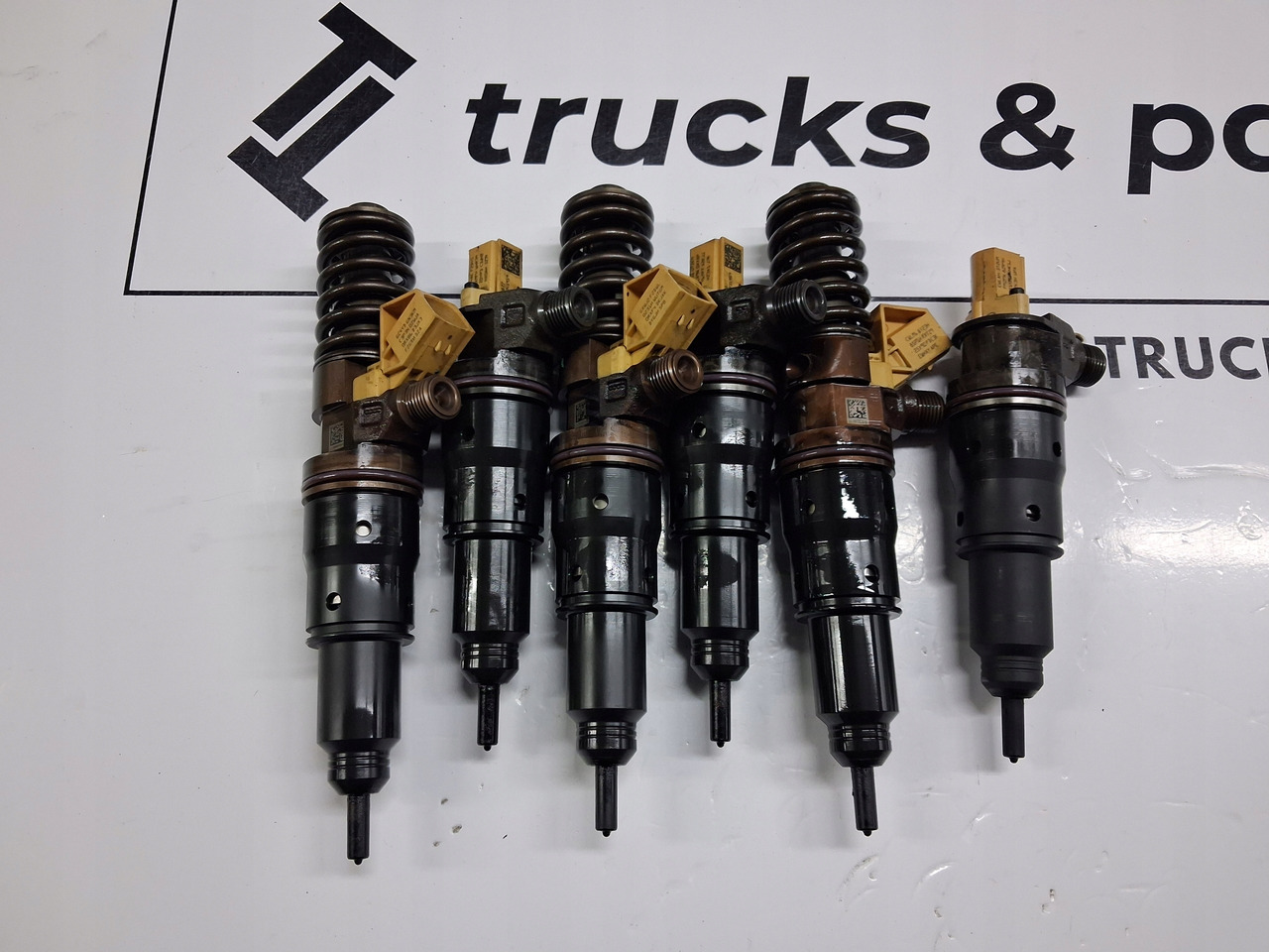 VOLVO CENA ZA KOMPLET 22758876 22758877 - Bộ phun: hình 1 VOLVO CENA ZA KOMPLET 22758876 22758877 - Bộ phun: hình 1