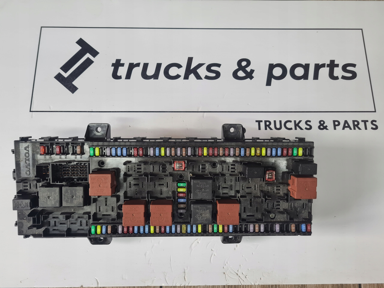 VOLVO TABLICA PŁYTA SKRZYNKA BEZPIECZNIKÓW VOLVO FH 5 FM 5 FMX 23050388 - Cầu chì cho Xe tải: hình 1 VOLVO TABLICA PŁYTA SKRZYNKA BEZPIECZNIKÓW VOLVO FH 5 FM 5 FMX 23050388 - Cầu chì cho Xe tải: hình 1