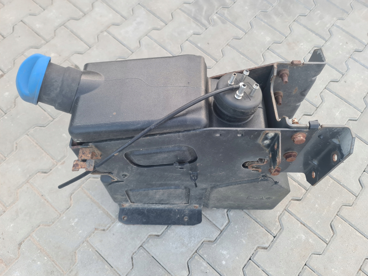 VOLVO ZBIORNIK ADBLUE RENAULT MIDLUM PREMIUM DXI 5 7 VOLVO FL FE - Bình AdBlue cho Xe tải: hình 2 VOLVO ZBIORNIK ADBLUE RENAULT MIDLUM PREMIUM DXI 5 7 VOLVO FL FE - Bình AdBlue cho Xe tải: hình 2